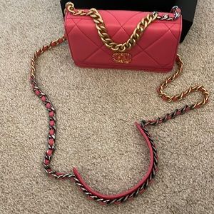 NWT CHANEL 19 Wallet on Chain rose with mixed metal strap